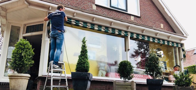 Dubbel glas met een waas gerepareerd te Norg